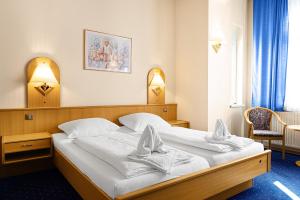 Postel nebo postele na pokoji v ubytování Hotel-Pension Wild