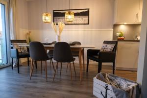 Kuchyň nebo kuchyňský kout v ubytování Ferienwohnung Strandhoch