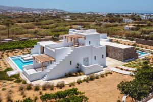 Bazén v ubytování Amodara Boutique Villas-Naxos Boutique Luxury Private Villas nebo v jeho okolí