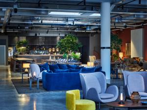 Posezení v ubytování Home Hotel Tapetfabriken