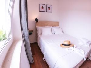 Postel nebo postele na pokoji v ubytování Pinna Apartments Hvar