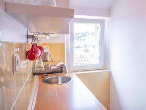 Kuchyň nebo kuchyňský kout v ubytování Pinna Apartments Hvar
