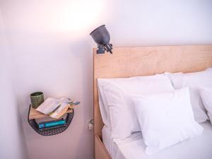 Postel nebo postele na pokoji v ubytování Pinna Apartments Hvar