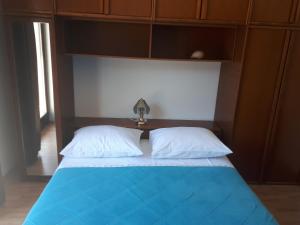 Postel nebo postele na pokoji v ubytování Apartman Emilio