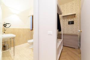 Kúpeľňa v ubytovaní Altafronte Enchanted Suite close to Uffizi Gallery + 26 fotografií