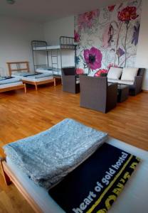 Postel nebo postele na pokoji v ubytování Heart of Gold Hostel Berlin