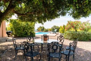 The swimming pool at or close to Casa Alta Finca El Revuelo