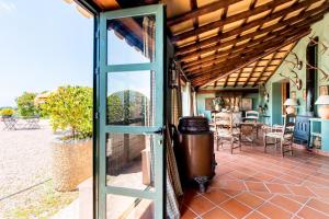 A balcony or terrace at Casa Alta Finca El Revuelo