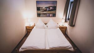 A bed or beds in a room at Appartementhaus Am Gschwandtkopf