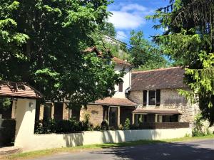 an old stone house on the side of a street at Auberge de la Sagne in Cabrerets