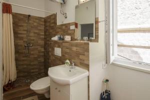 Koupelna v ubytování Apartment Eša