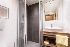 A bathroom at Appartements Hochlega