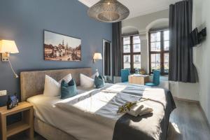 Postel nebo postele na pokoji v ubytování Pirnscher Hof - Hotel Garni + 37 fotografií