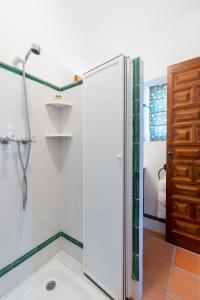 A bathroom at Casa Alta Finca El Revuelo