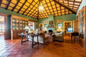 A seating area at Casa Alta Finca El Revuelo