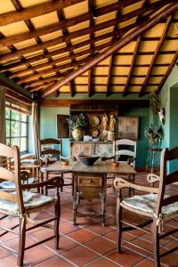 A seating area at Casa Alta Finca El Revuelo
