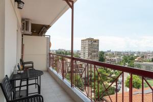 Un balcon sau o terasă la Minimalist apartments w/ view (by Powerbnb)