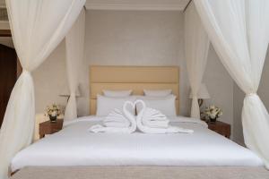 Voodi või voodid majutusasutuse Regency Sealine Camp toas