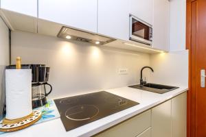 Kuchyň nebo kuchyňský kout v ubytování Apartments Lavizatic