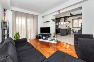Televízia a/alebo spoločenská miestnosť v ubytovaní Apartment Cave