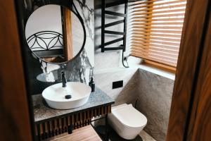 Kúpeľňa v ubytovaní Apartamenty Chramcówki 7