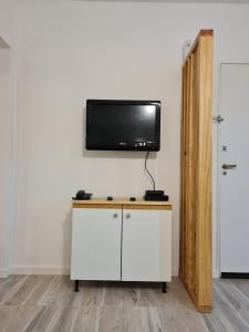 Televízia a/alebo spoločenská miestnosť v ubytovaní AP apartment Las Lomas