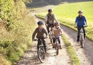 Cycling sa o sa paligid ng 3 Kroki Do Lasu