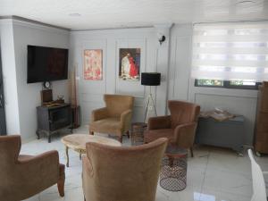 TV a/nebo společenská místnost v ubytování Nefis Hotel Ölüdeniz