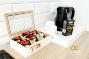 a box of chips on a counter next to a coffee maker at Apartament PREMIUM BALTIC HOUSE in Międzywodzie