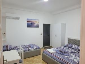 Un pat sau paturi într-o cameră la Hotel Reci