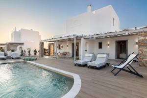 Willa z basenem i patio w obiekcie Isalos Villas with private pool w mieście Naksos