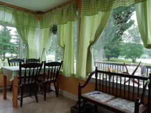 Fotografie z fotogalerie ubytování Big Axe Bed & Breakfast v destinaci Otis