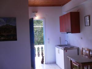 A kitchen or kitchenette at Climati Studios