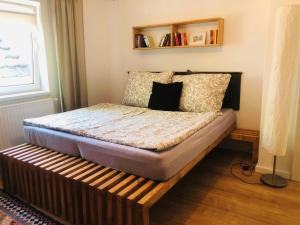a bed sitting on a wooden bench in a room at Ferienwohnung Attersee-Mondsee in Unterach am Attersee