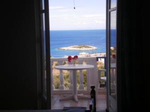 A general sea view or a sea view taken from az apartmanhoteleket
