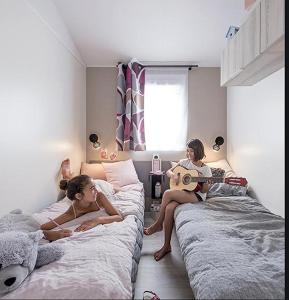Mobilhomes Quiberon Camping Conguel - Bord de Mer 객실 침대