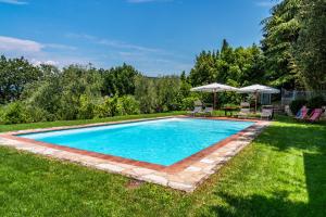 The swimming pool at or close to Appartamento Piero