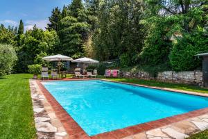 The swimming pool at or close to Appartamento Piero