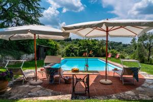 The swimming pool at or close to Appartamento Piero