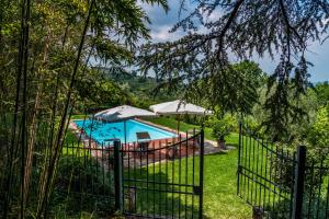 The swimming pool at or close to Appartamento Piero