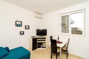 TV a/nebo společenská místnost v ubytování Apartment Eulalija