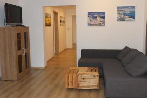TV a/nebo společenská místnost v ubytování AAR Nordsee Appartement