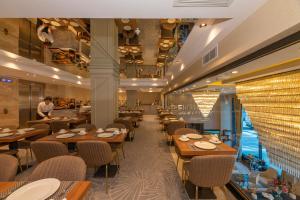 A restaurant or other place to eat at The Conforium Hotel Van