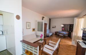 Kuchyň nebo kuchyňský kout v ubytování Villa Garina 1