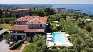 Bazén v ubytování Agriturismo La Rocca nebo v jeho okolí