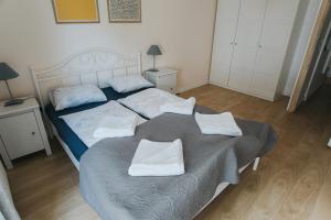 Posteľ alebo postele v izbe v ubytovaní Apartament Wiktoria