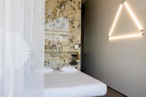 Postel nebo postele na pokoji v ubytování De 6 Linden Boutique Hotel