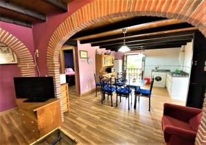 A seating area at Casa Las Hortensias 2 Pendueles