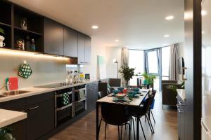 Gallery image of Chic Apartments and Private Bedrooms at Beckett House near Dublin City Centre in Dublin