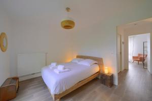 a bedroom with a large bed with white sheets and pillows at La Carasse in Lège-Cap-Ferret +4 photos